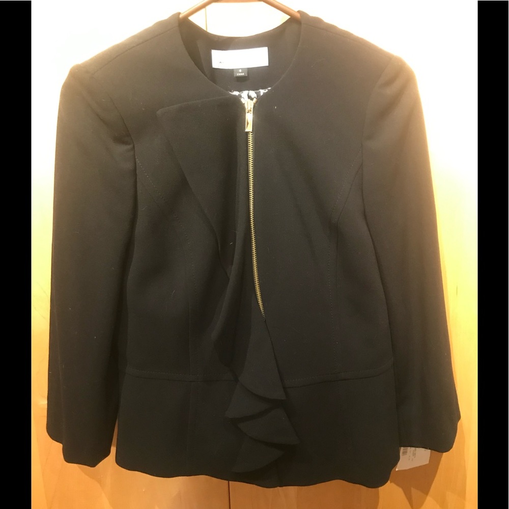 2piece woman’s sz 6 black Tahari suit with skirt and jacket